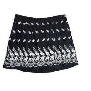 Torrid Embroidered Floral Black-White A-Line‎ Skirt Hi-Lo Hem Size 18 Boho Retro